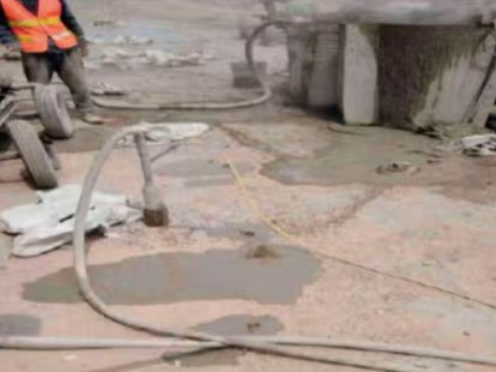 静乐水泥混凝土路面板底注浆技术 路面脱空注浆整治方案